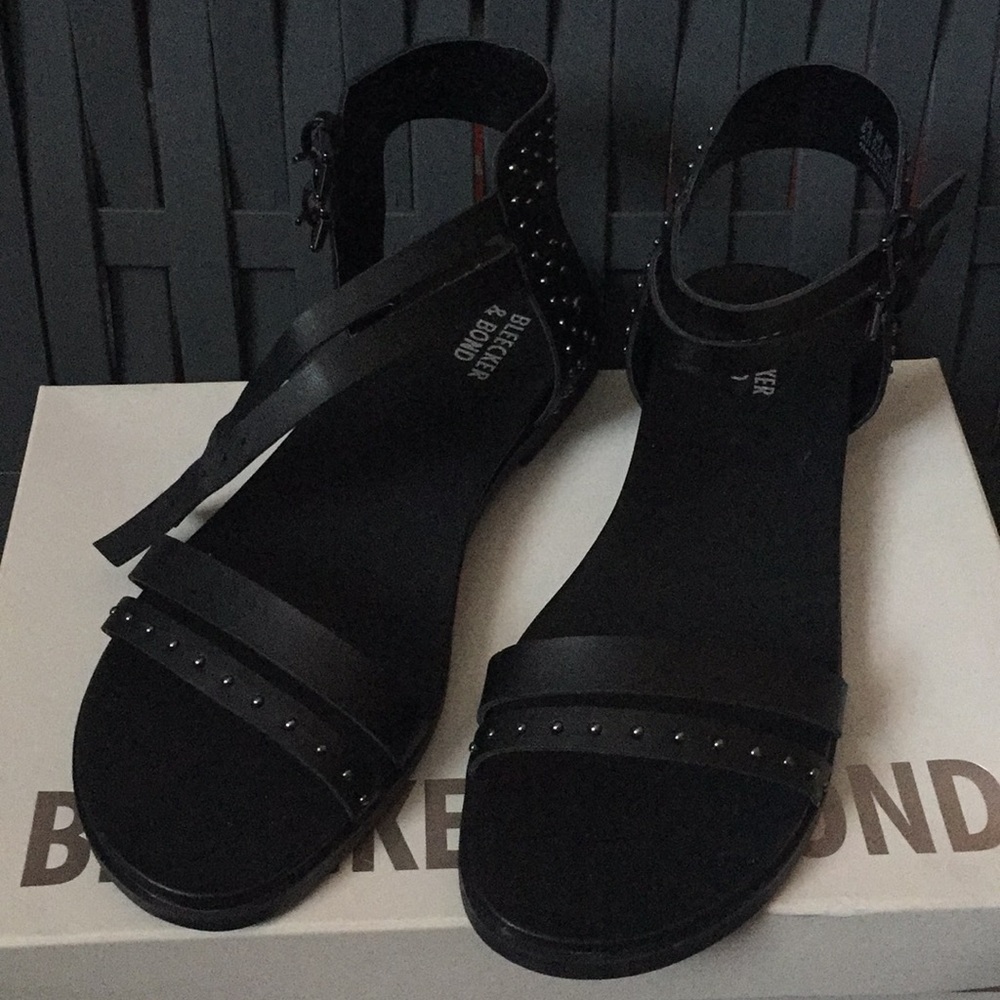 BLEECKER & BOND STUDDED BLACK SANDALS SIZE 8.5